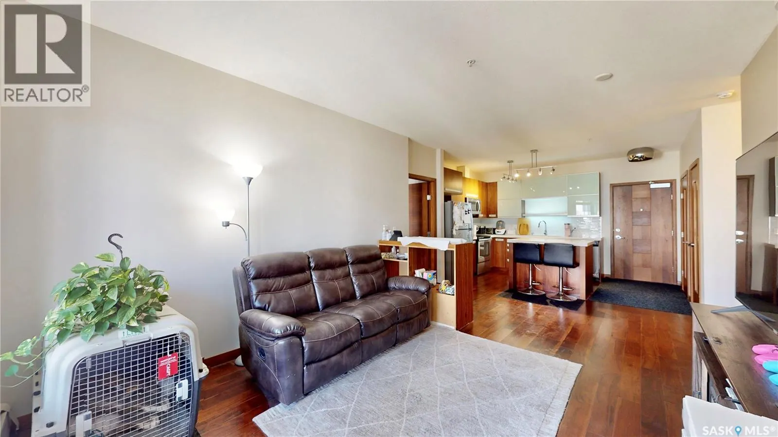 307 2165 Heseltine ROAD