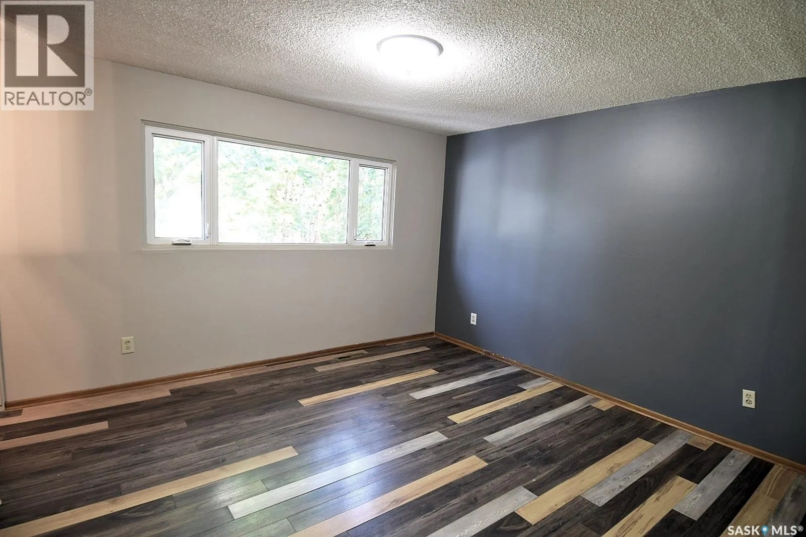 352 Carleton DRIVE