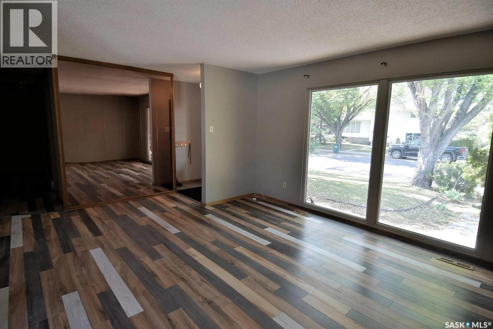 352 Carleton DRIVE