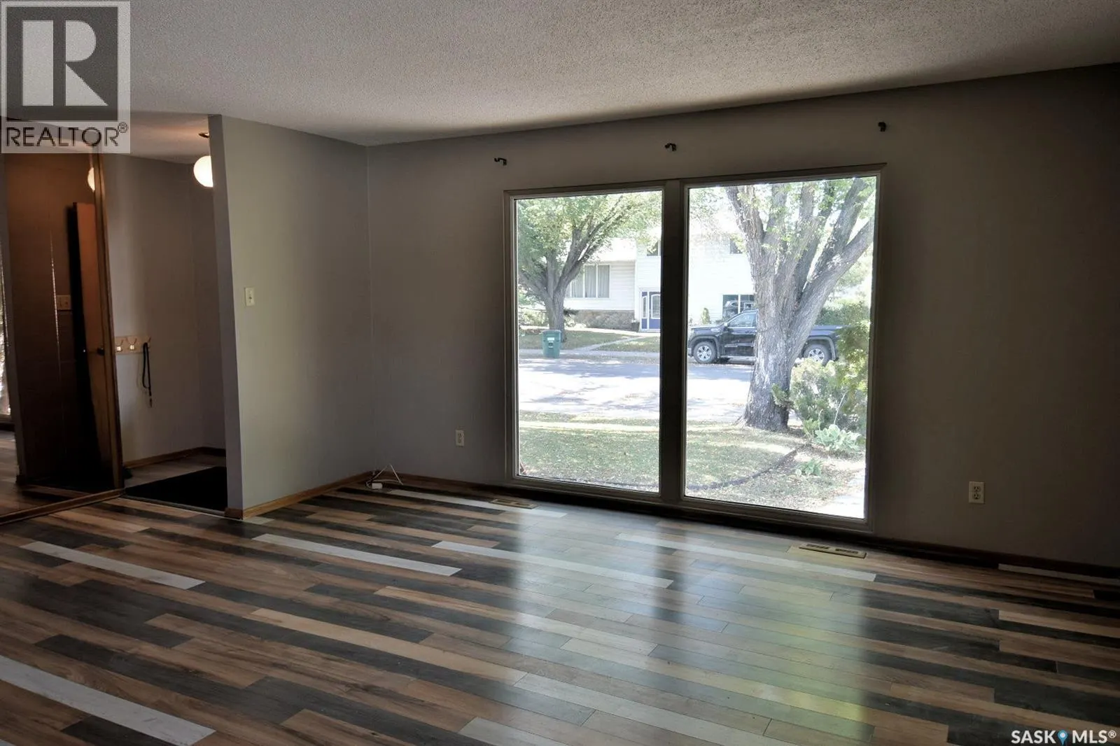 352 Carleton DRIVE