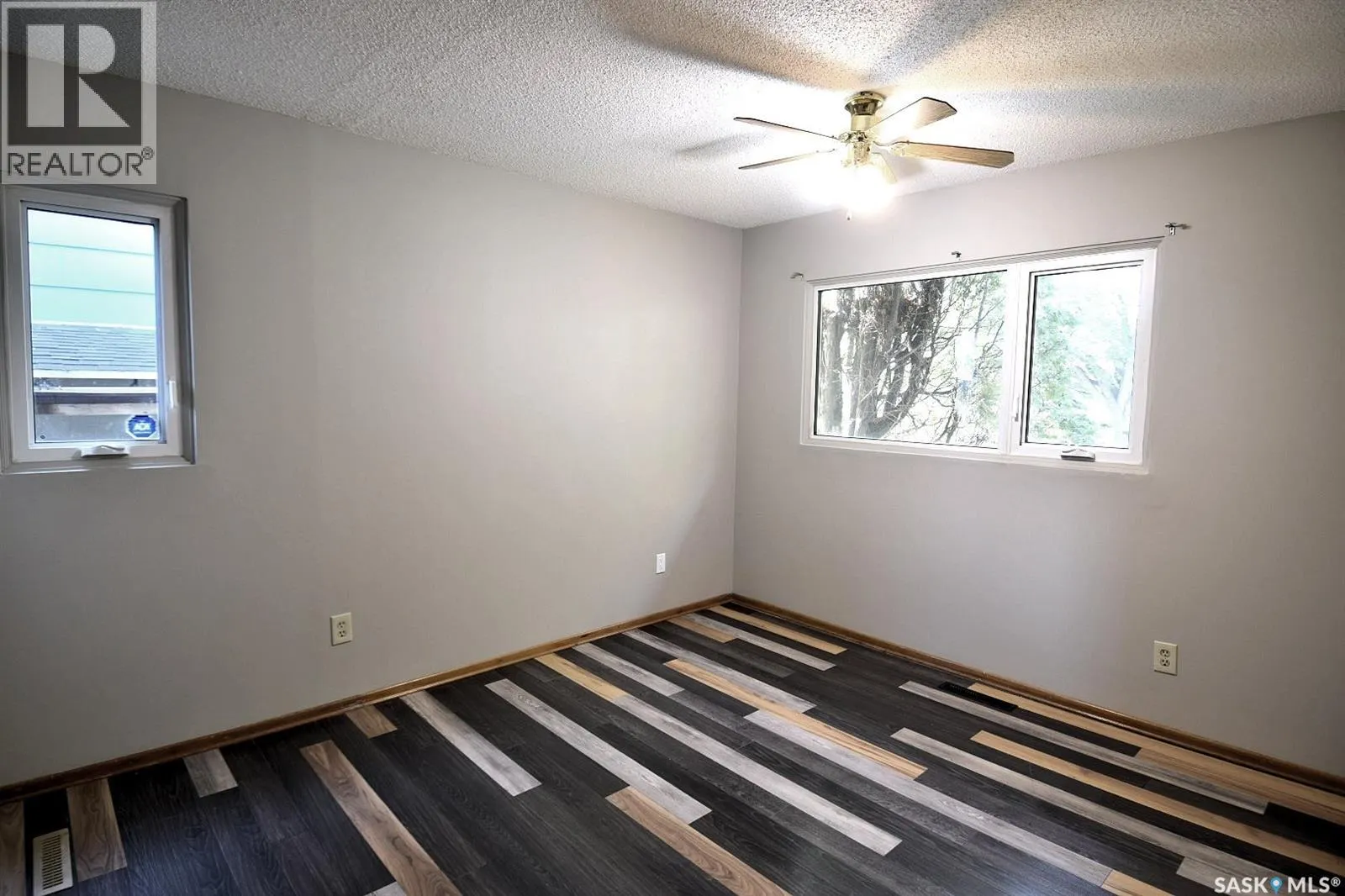 352 Carleton DRIVE