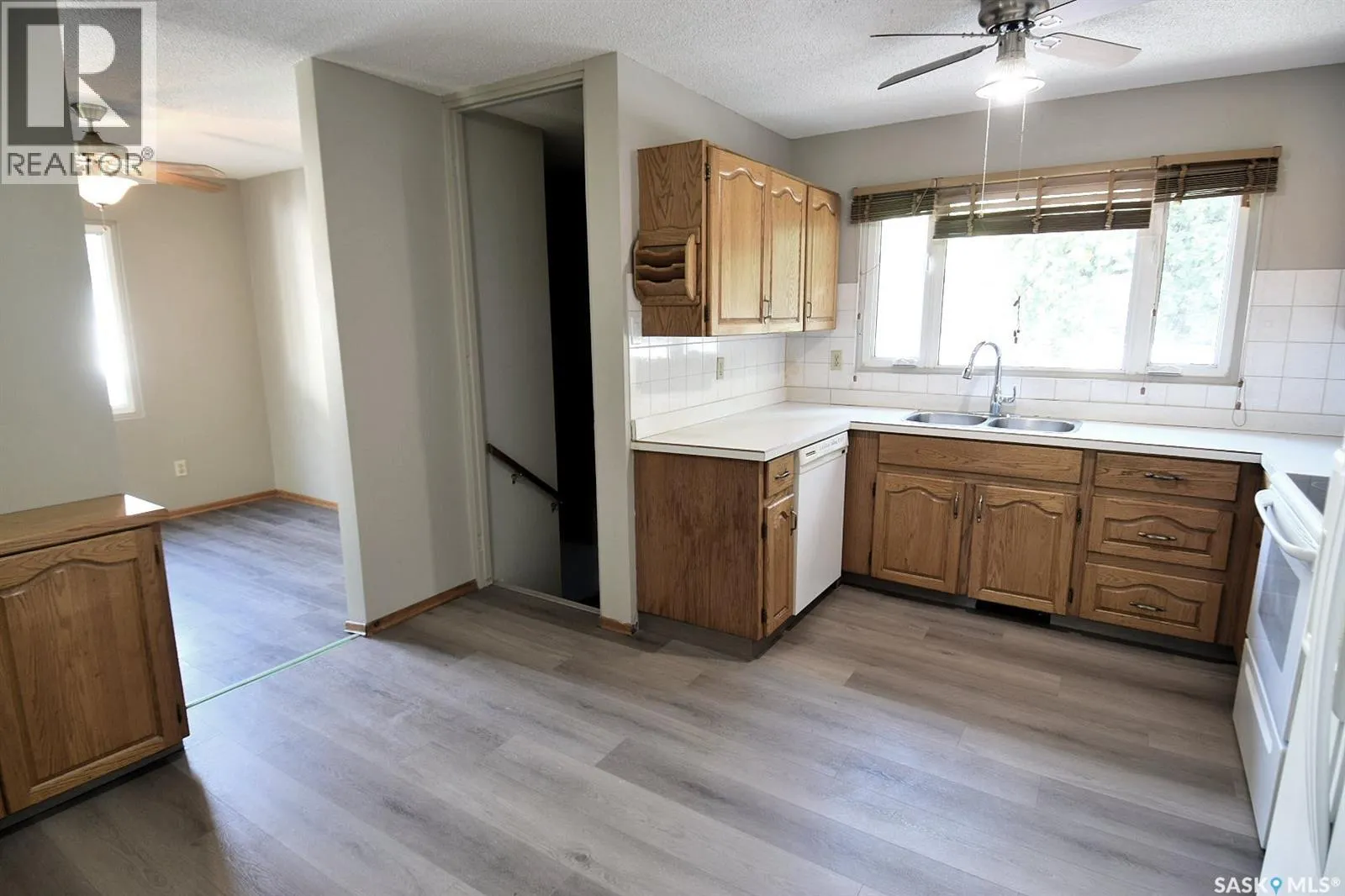 352 Carleton DRIVE