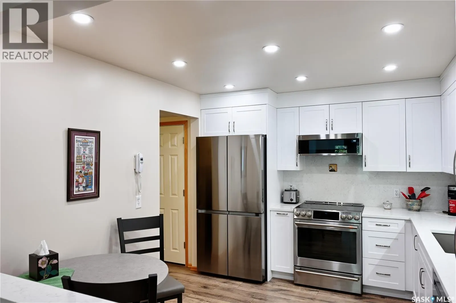 132 305 Pinehouse DRIVE