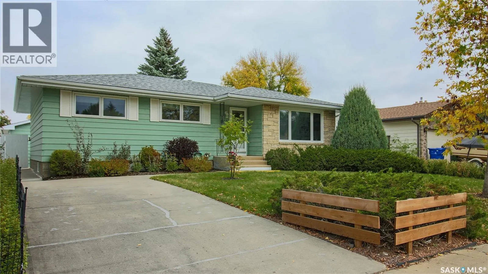 42 Hawkes AVENUE