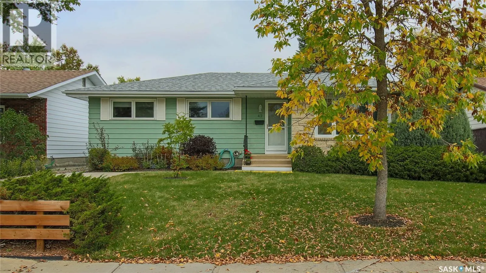 42 Hawkes AVENUE