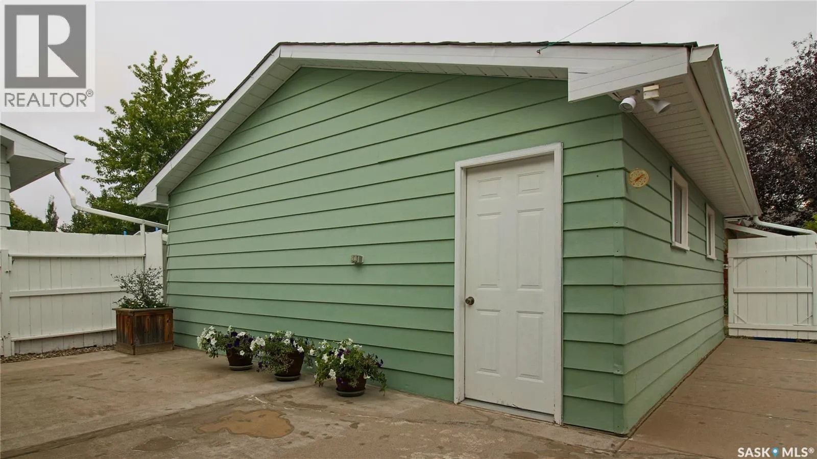 42 Hawkes AVENUE