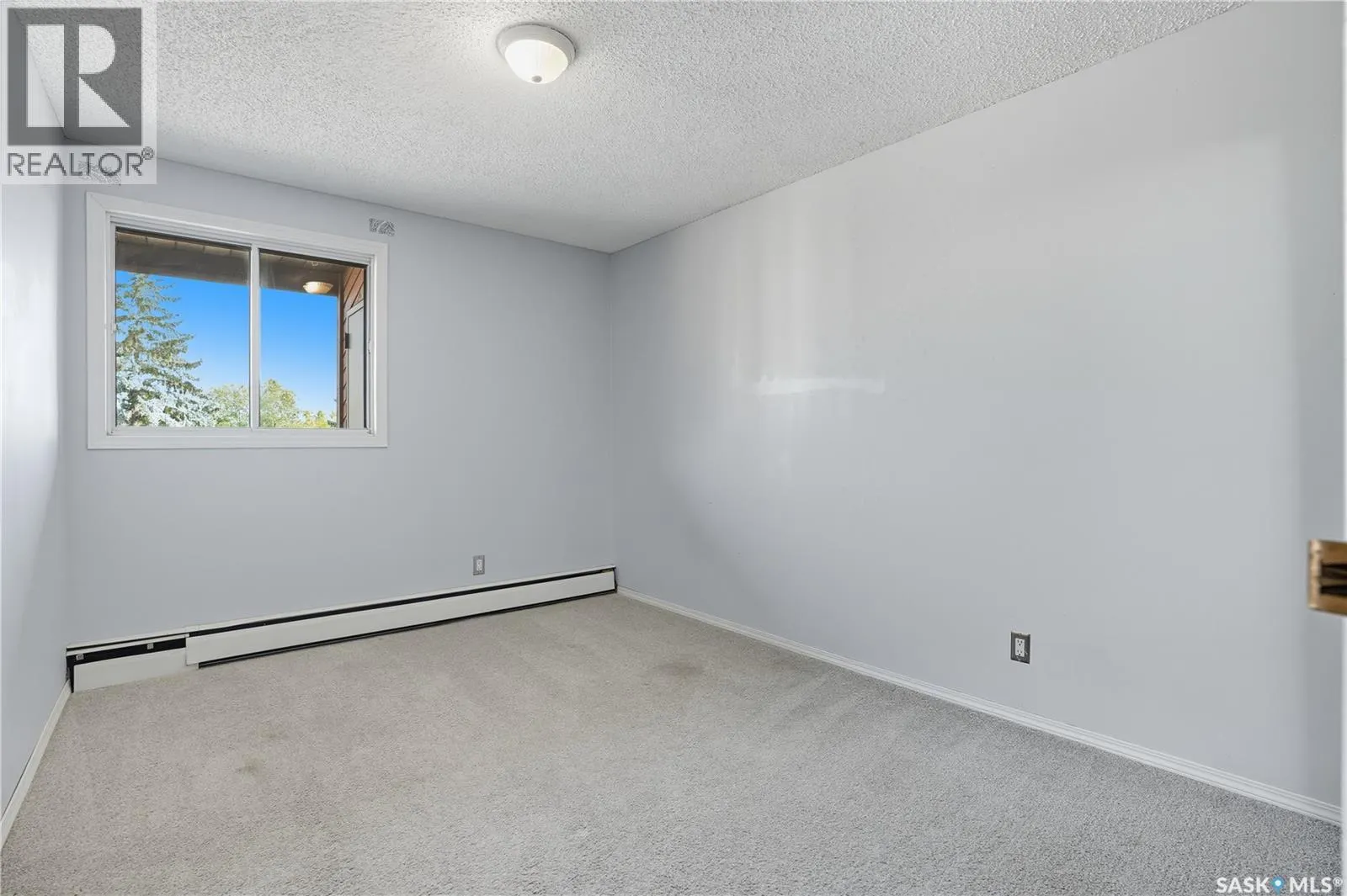 316 3302 33rd STREET W