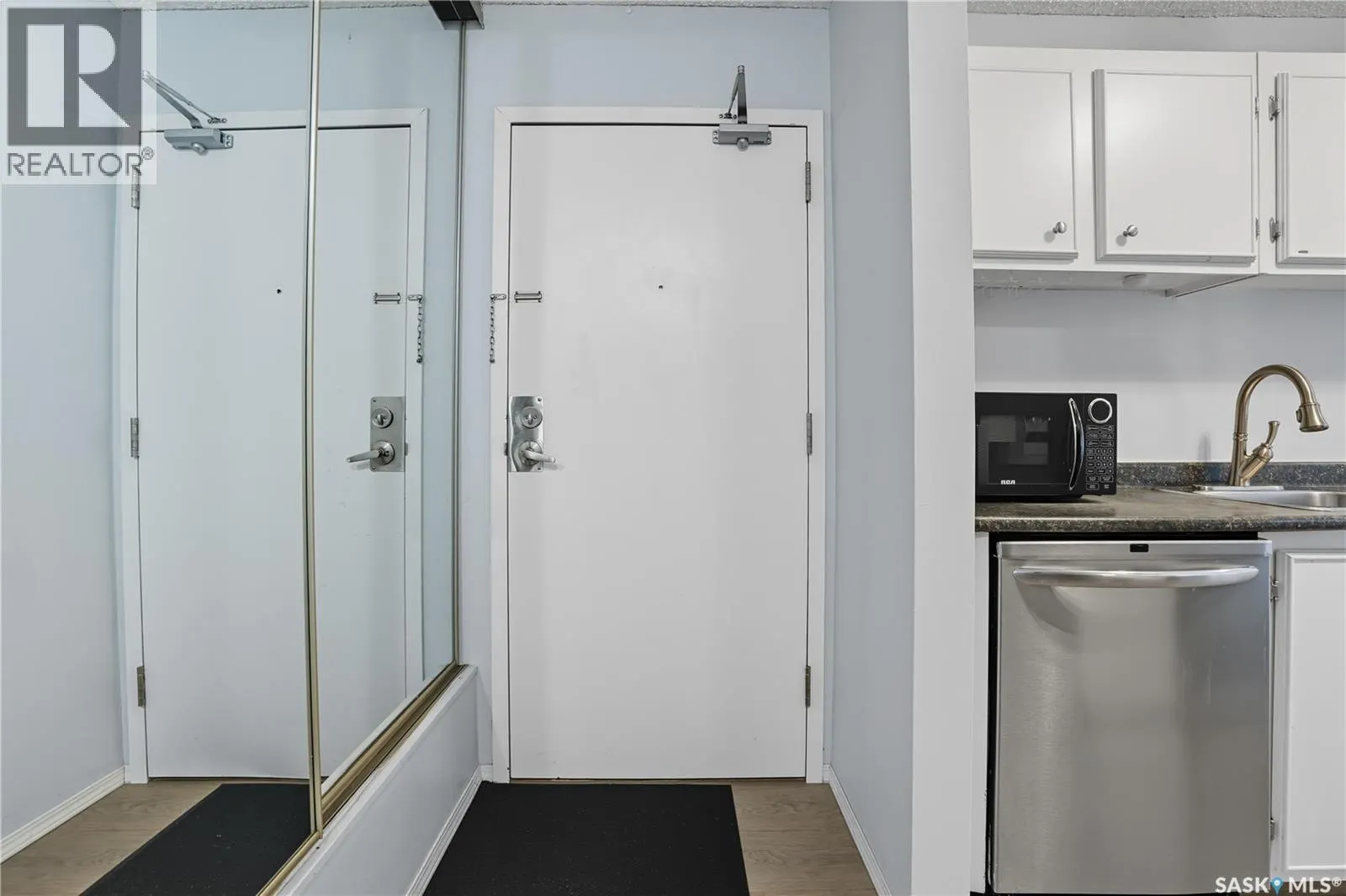 316 3302 33rd STREET W