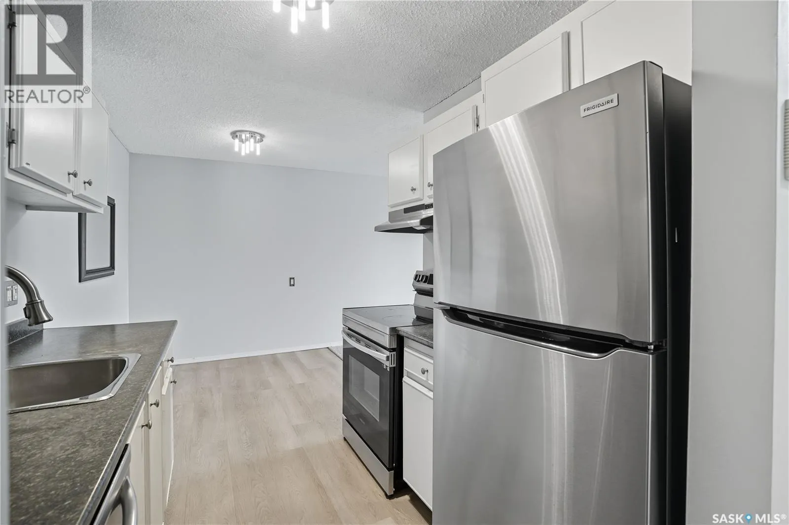 316 3302 33rd STREET W