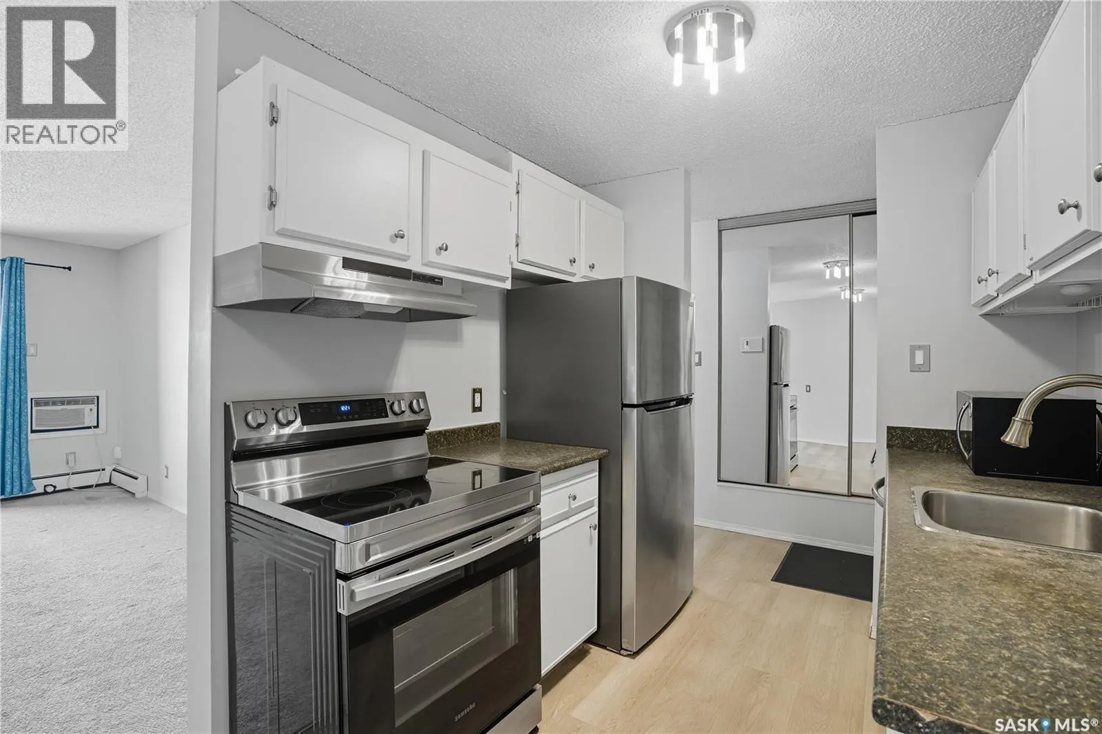 316 3302 33rd STREET W