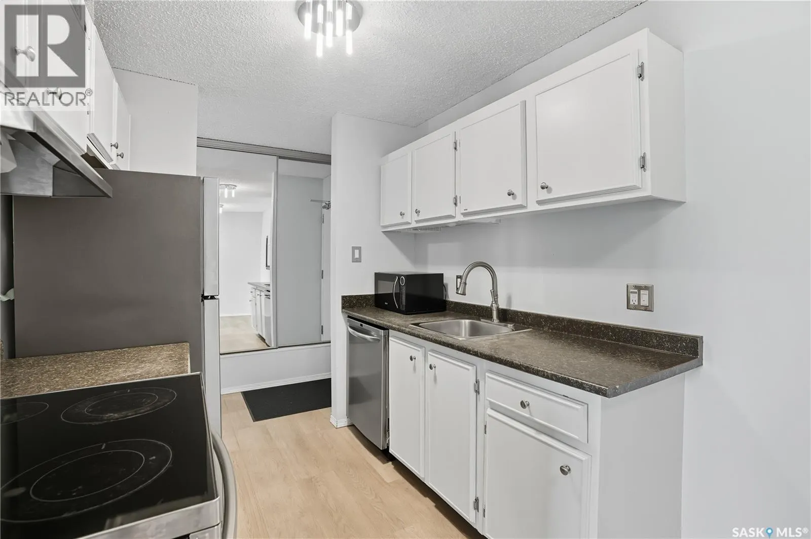 316 3302 33rd STREET W