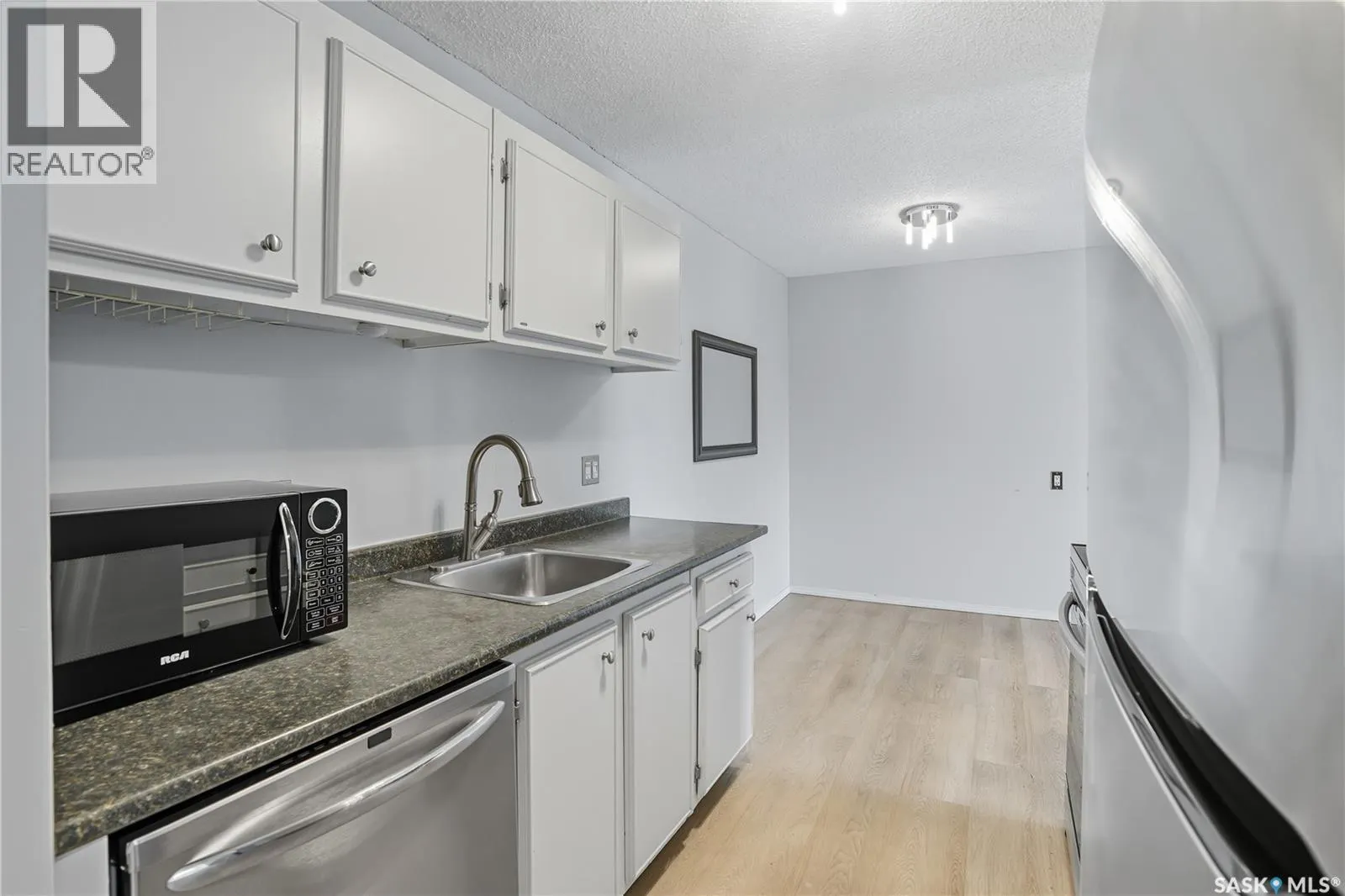 316 3302 33rd STREET W