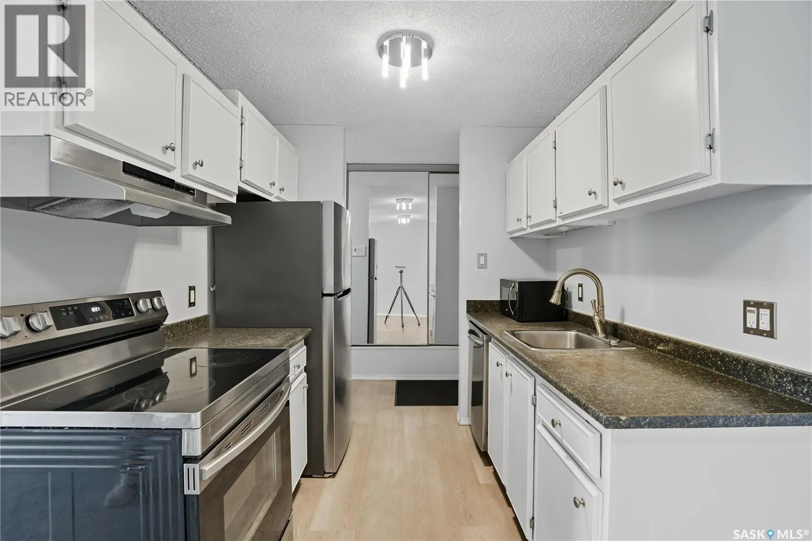 316 3302 33rd STREET W