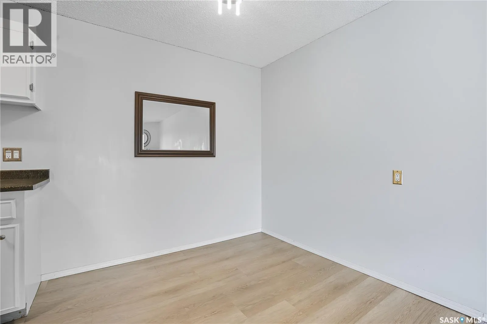 316 3302 33rd STREET W