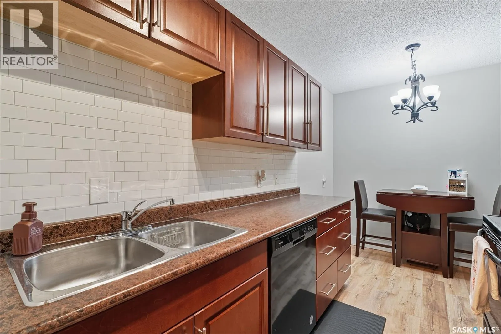 3 274 Pinehouse DRIVE