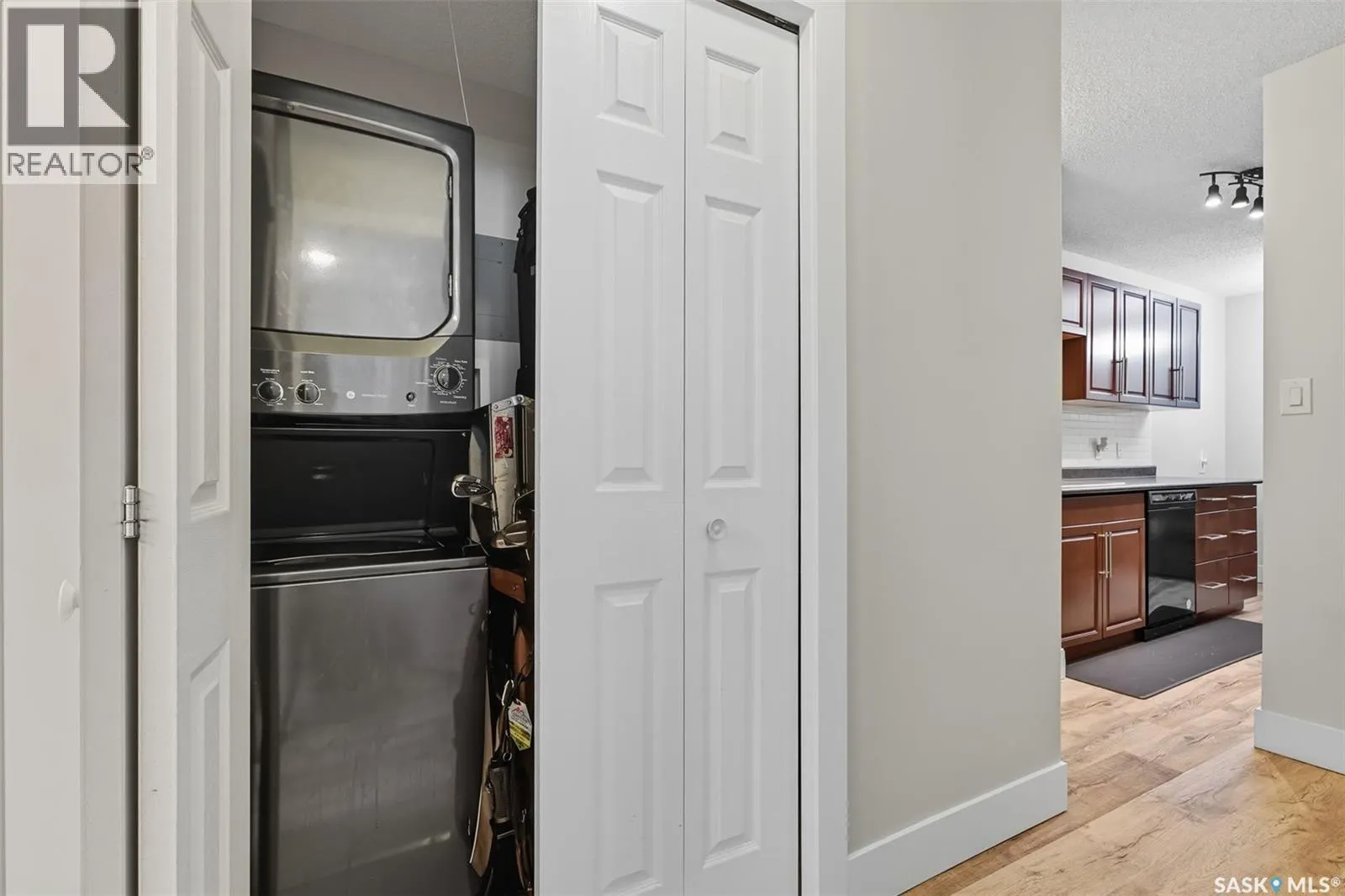3 274 Pinehouse DRIVE