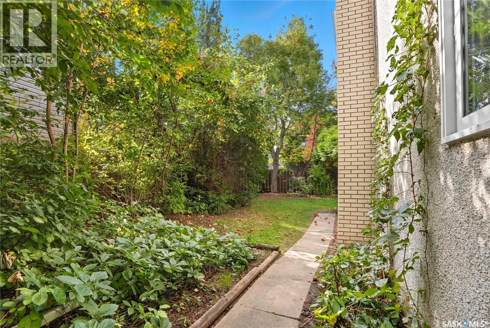 30 CHAMPLIN CRESCENT