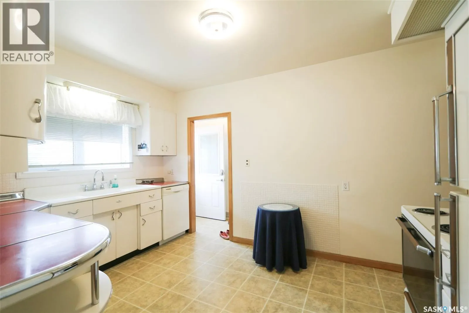 202 Third AVENUE S