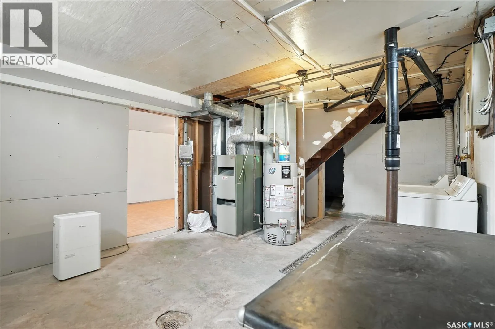 301 3rd AVENUE W