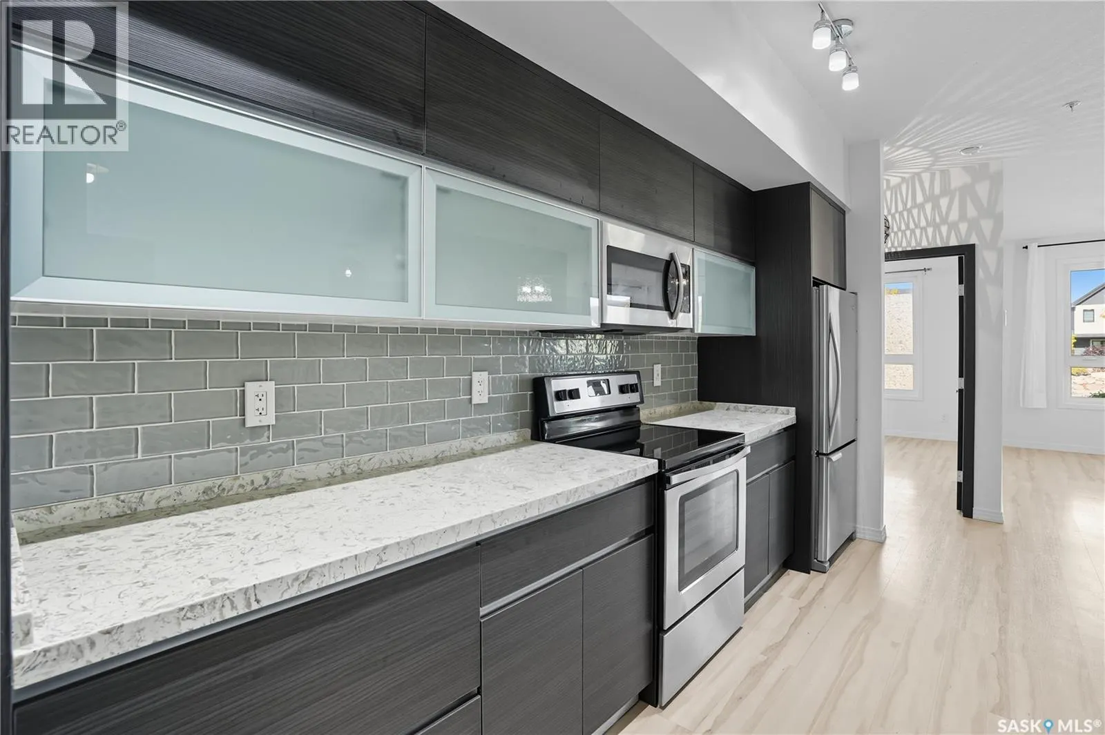 111 223 Evergreen SQUARE