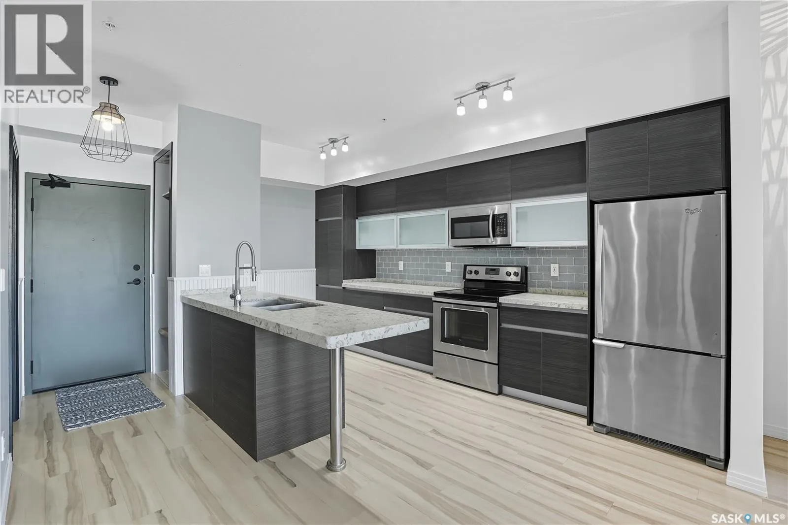 111 223 Evergreen SQUARE