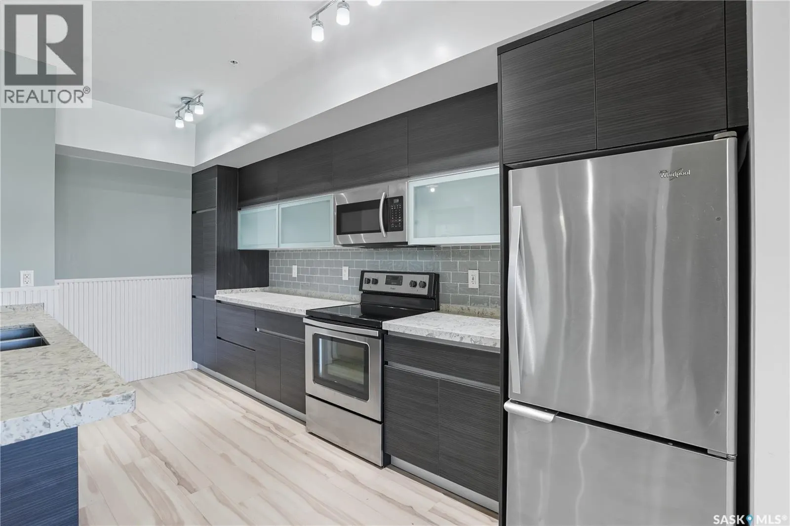 111 223 Evergreen SQUARE