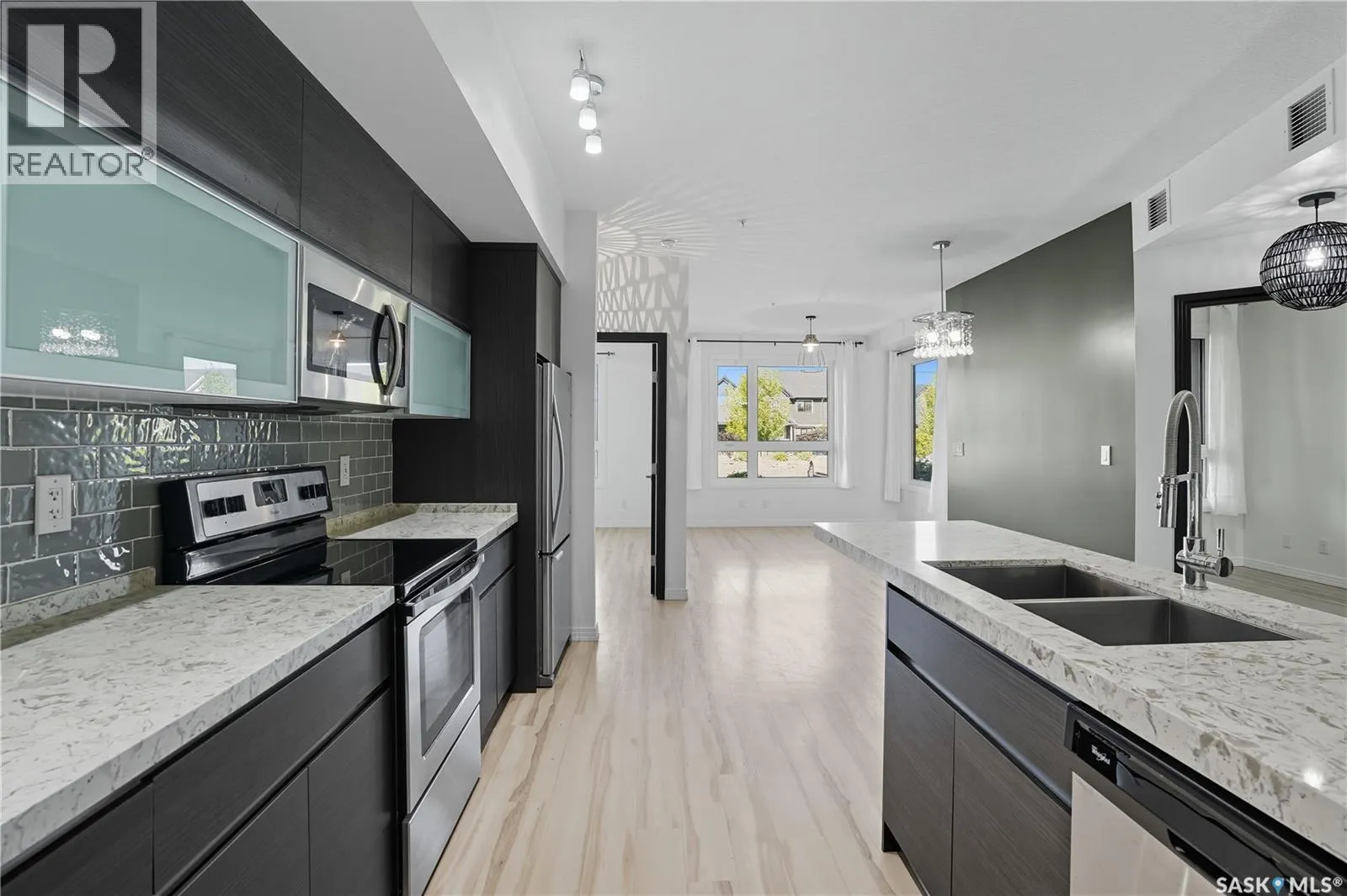 111 223 Evergreen SQUARE