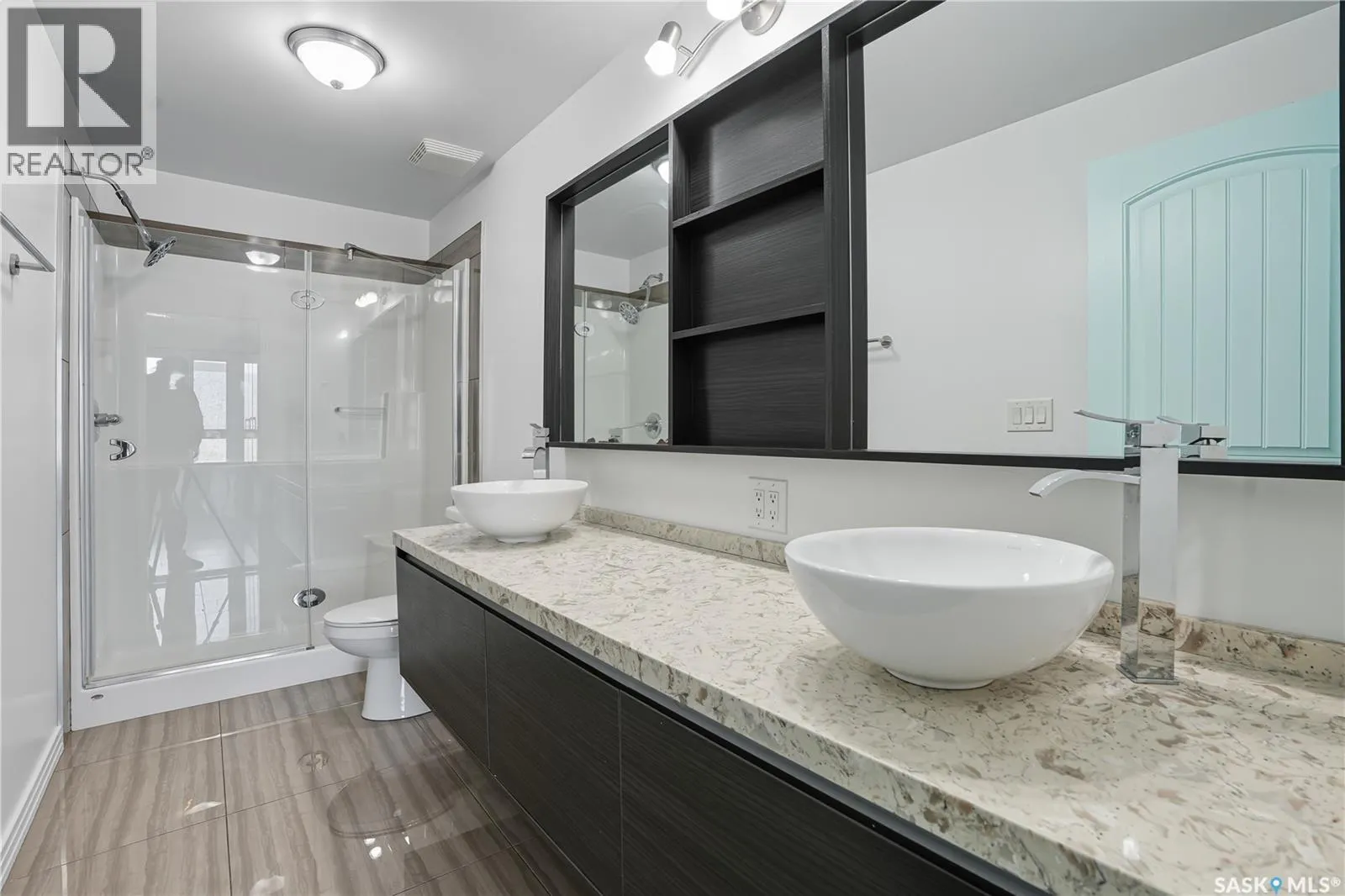 111 223 Evergreen SQUARE