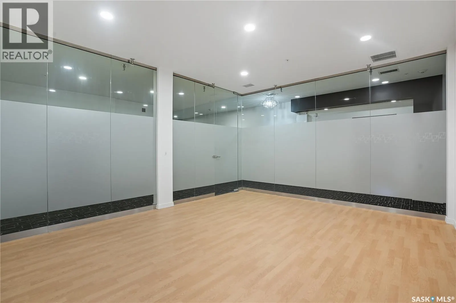 111 223 Evergreen SQUARE