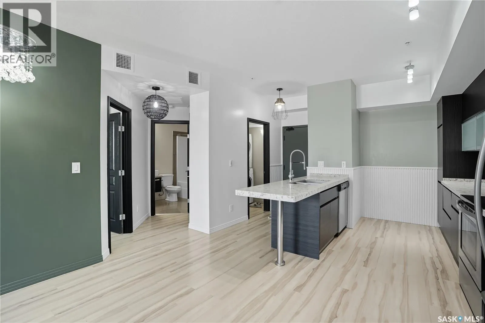 111 223 Evergreen SQUARE