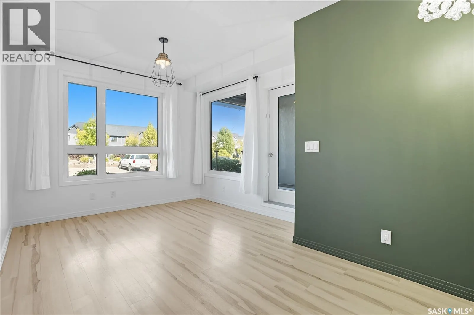 111 223 Evergreen SQUARE