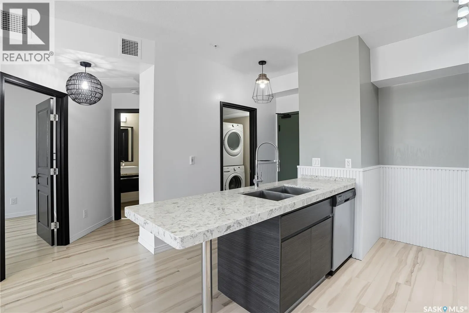 111 223 Evergreen SQUARE