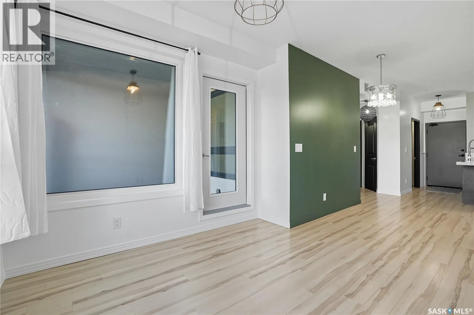 111 223 Evergreen SQUARE