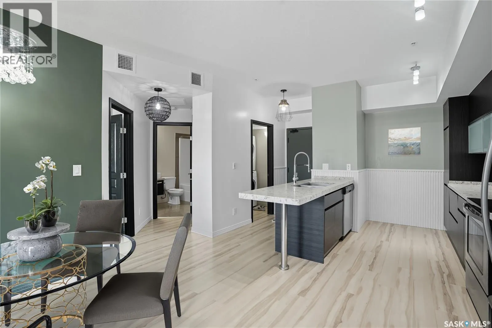 111 223 Evergreen SQUARE