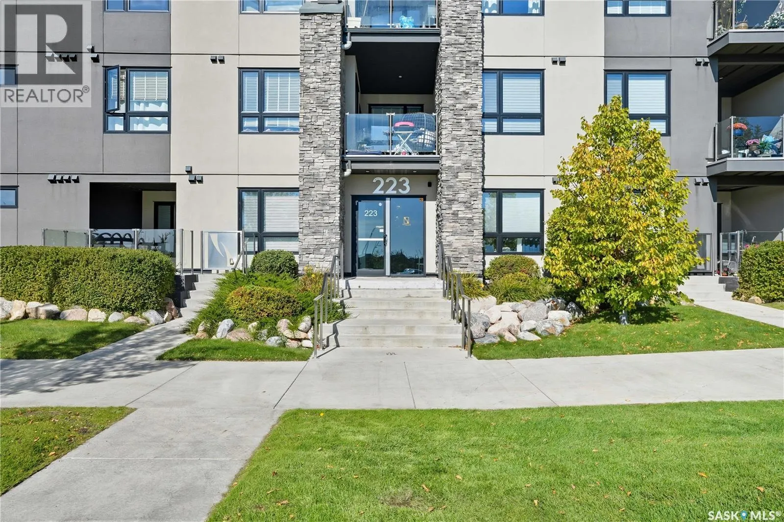 111 223 Evergreen SQUARE