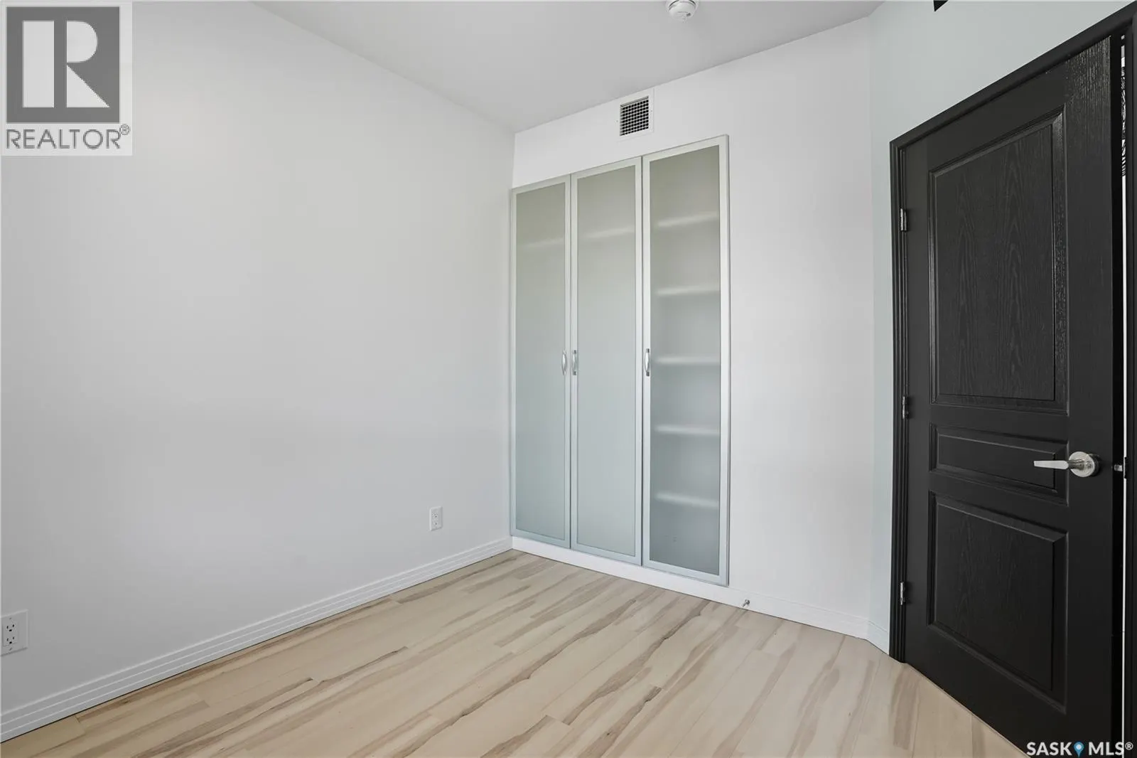 111 223 Evergreen SQUARE