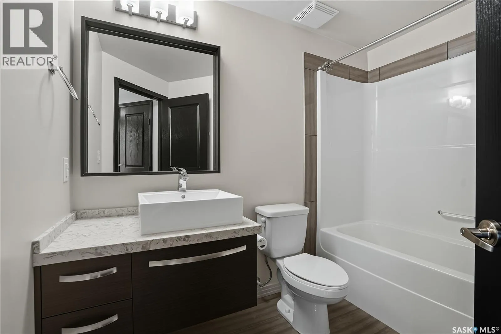 111 223 Evergreen SQUARE
