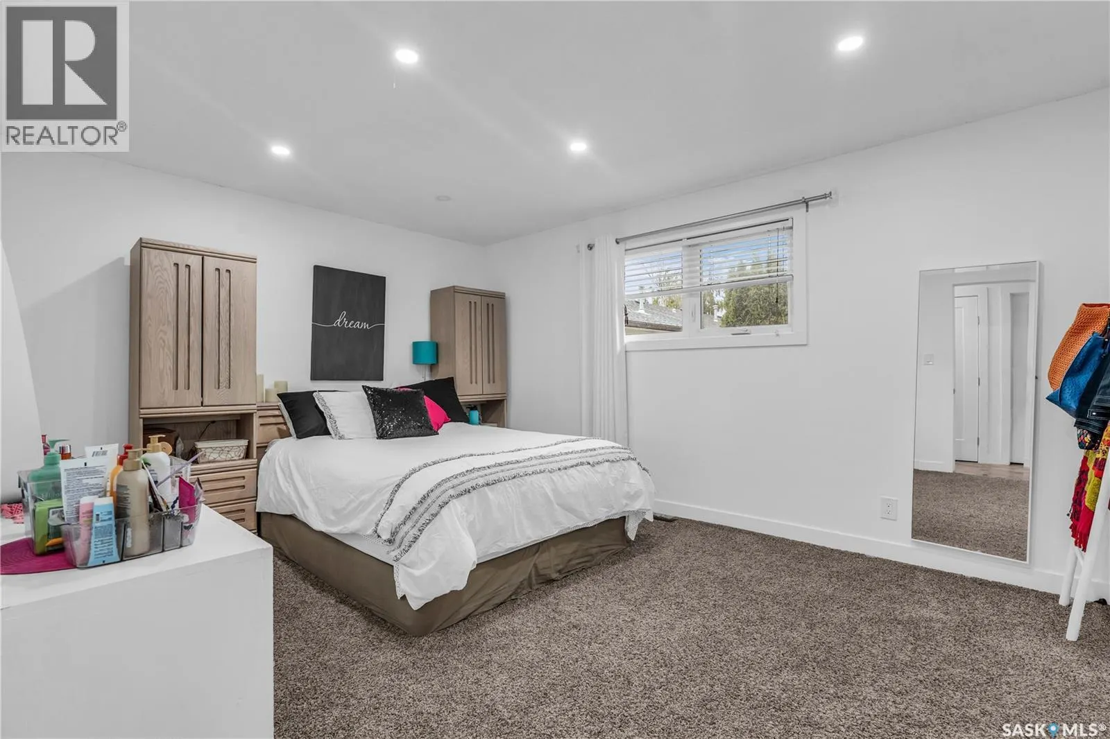 2302 Meadow Lark LANE