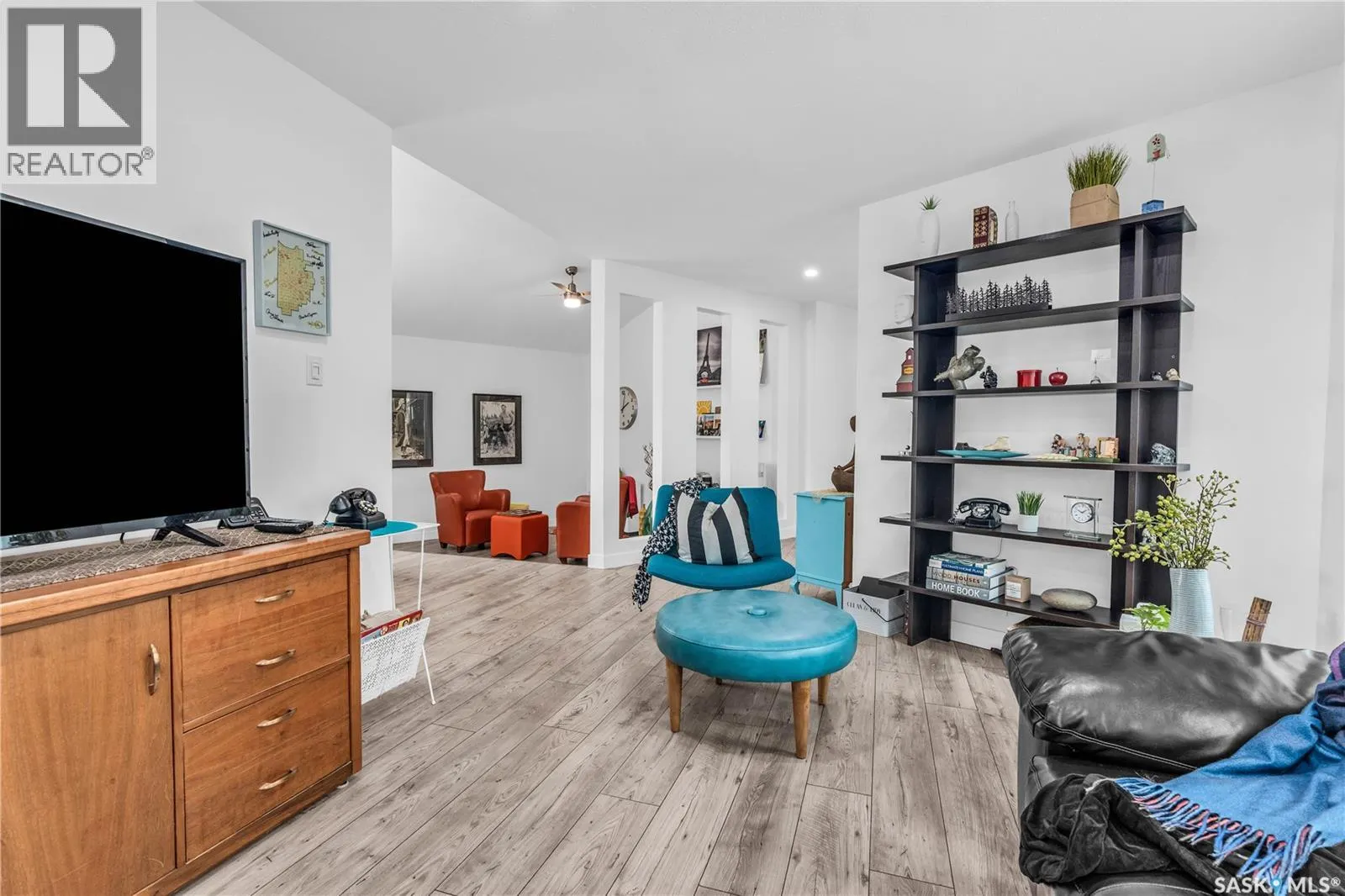 2302 Meadow Lark LANE