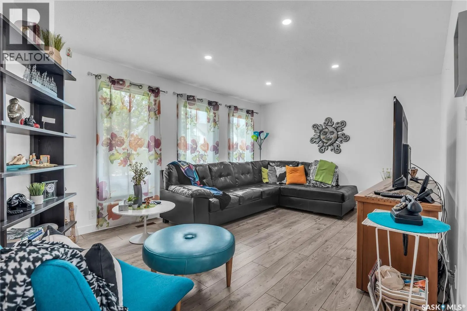2302 Meadow Lark LANE