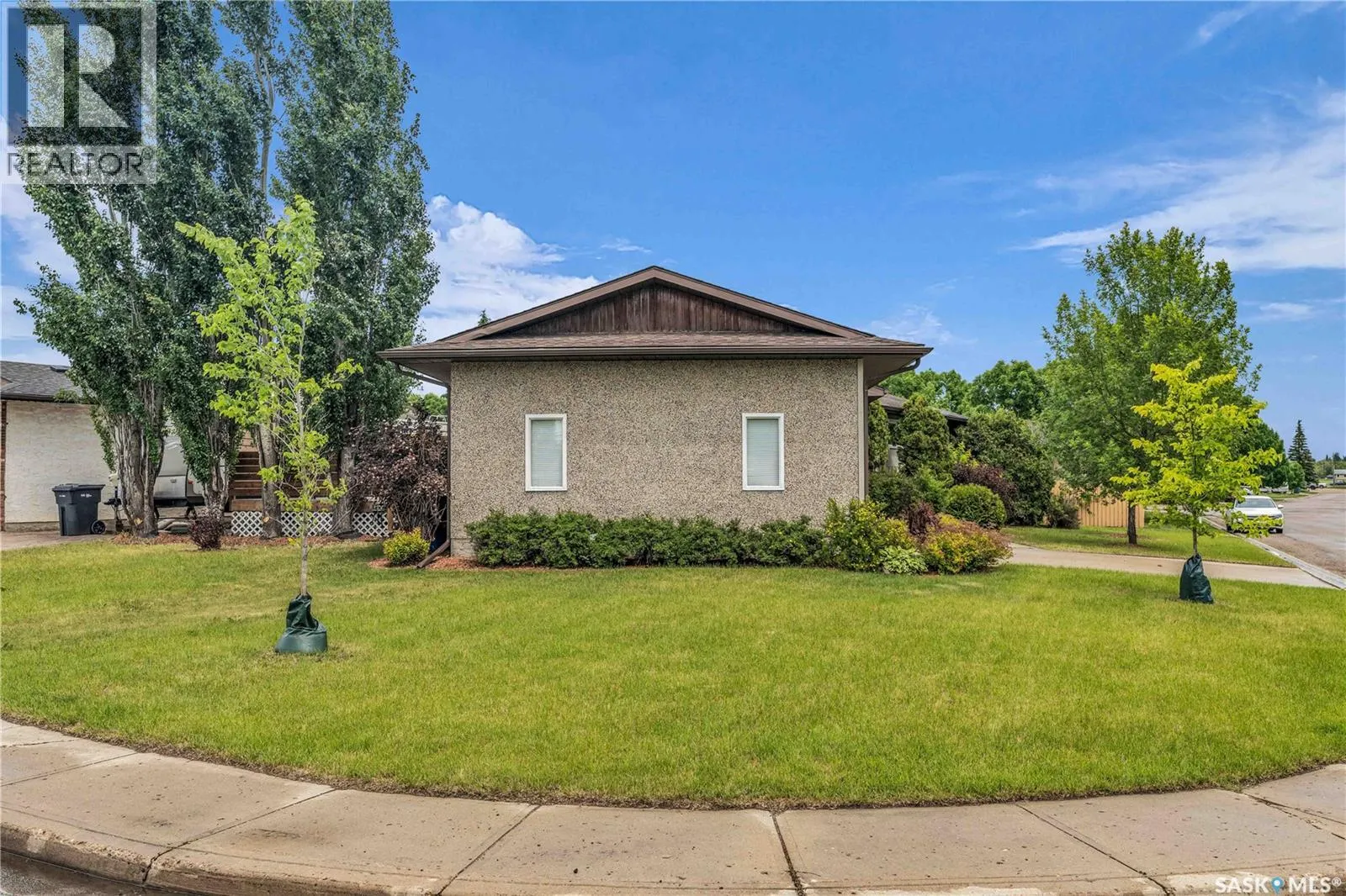 2302 Meadow Lark LANE
