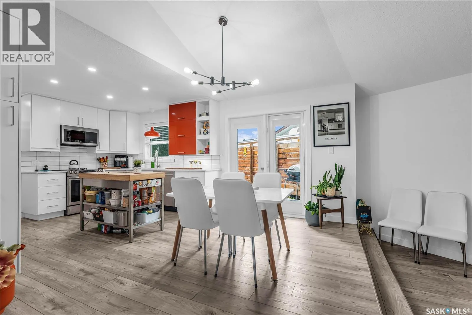 2302 Meadow Lark LANE