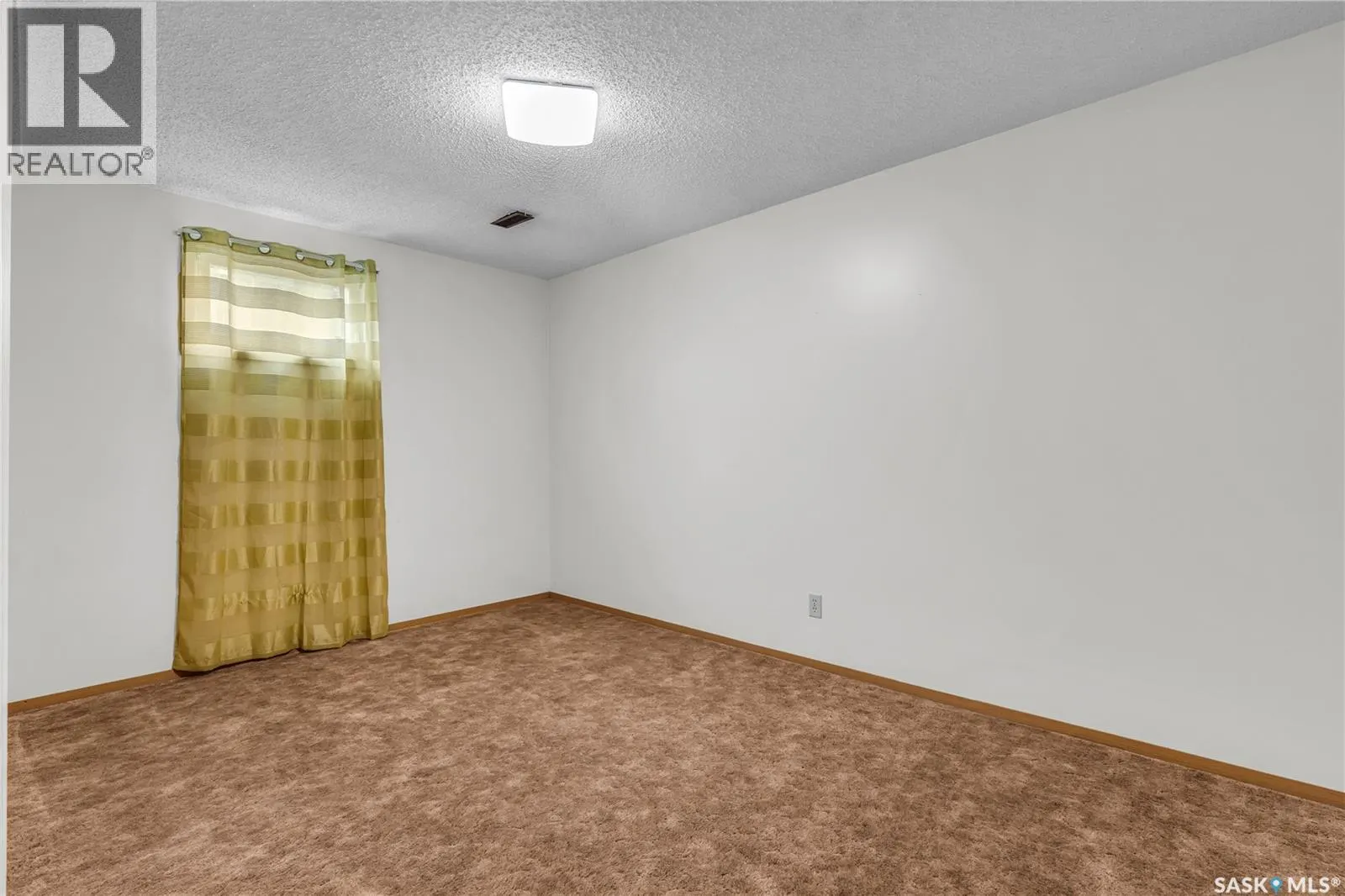 2302 Meadow Lark LANE