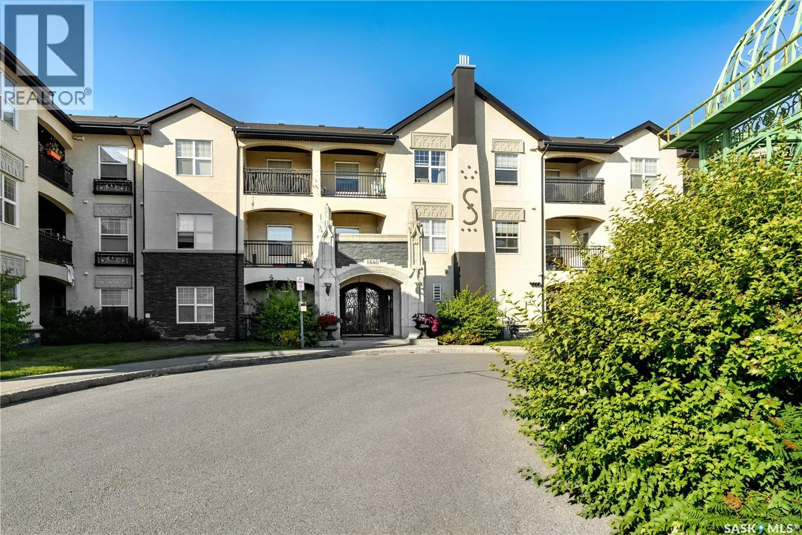 110 1640 Dakota DRIVE