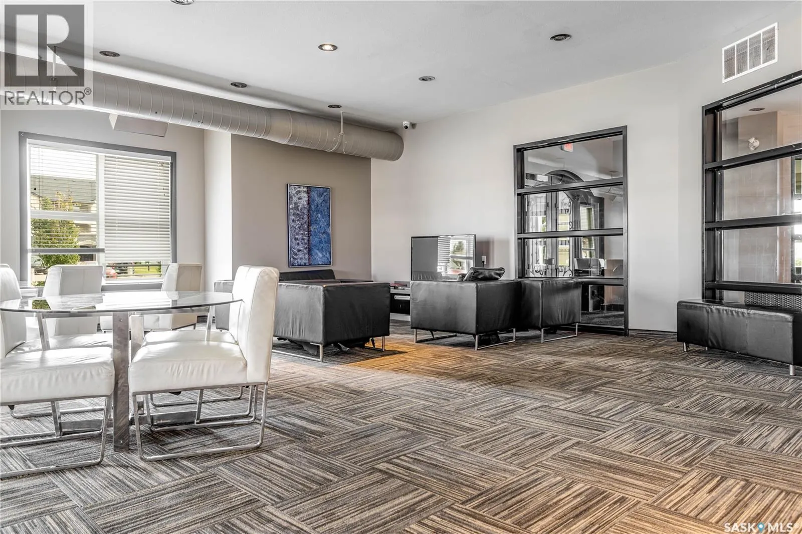 110 1640 Dakota DRIVE