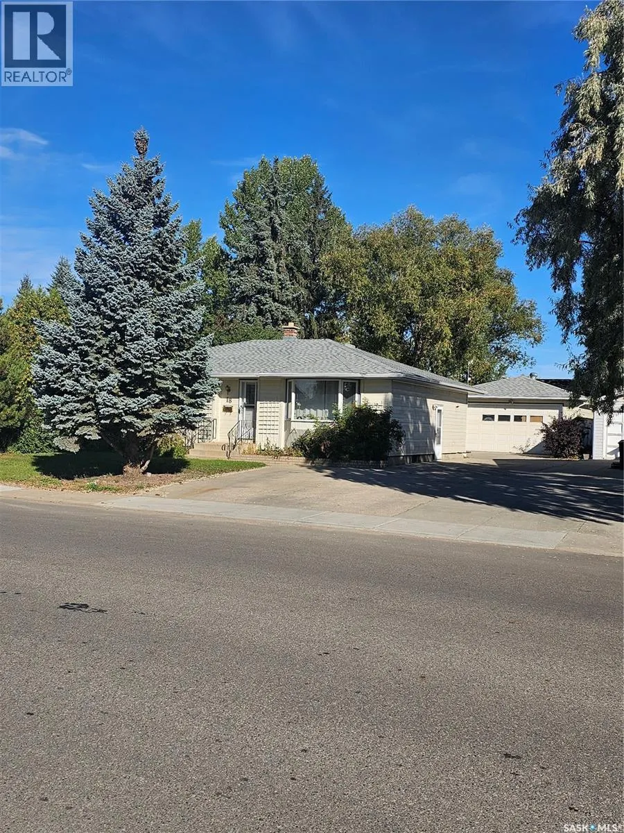 18 Churchill DRIVE