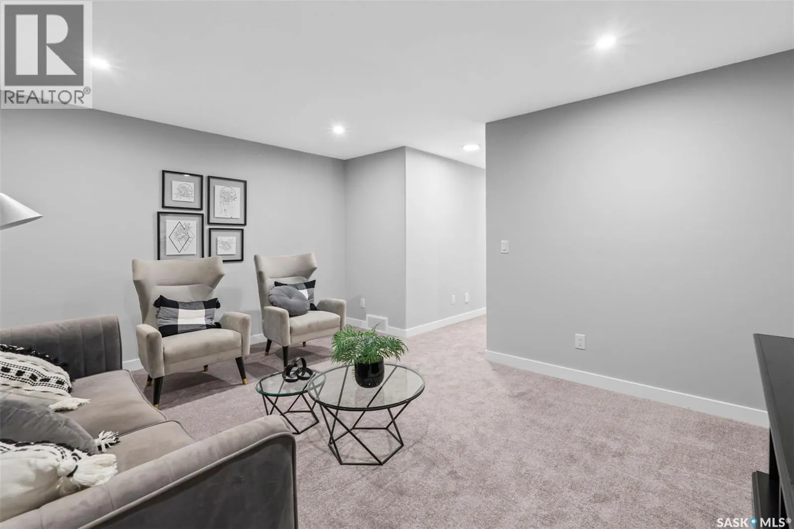943 Traeger MANOR