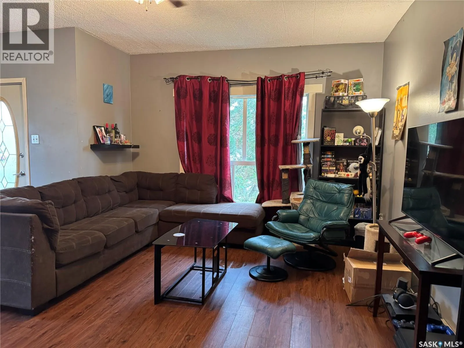 1041 3rd STREET E