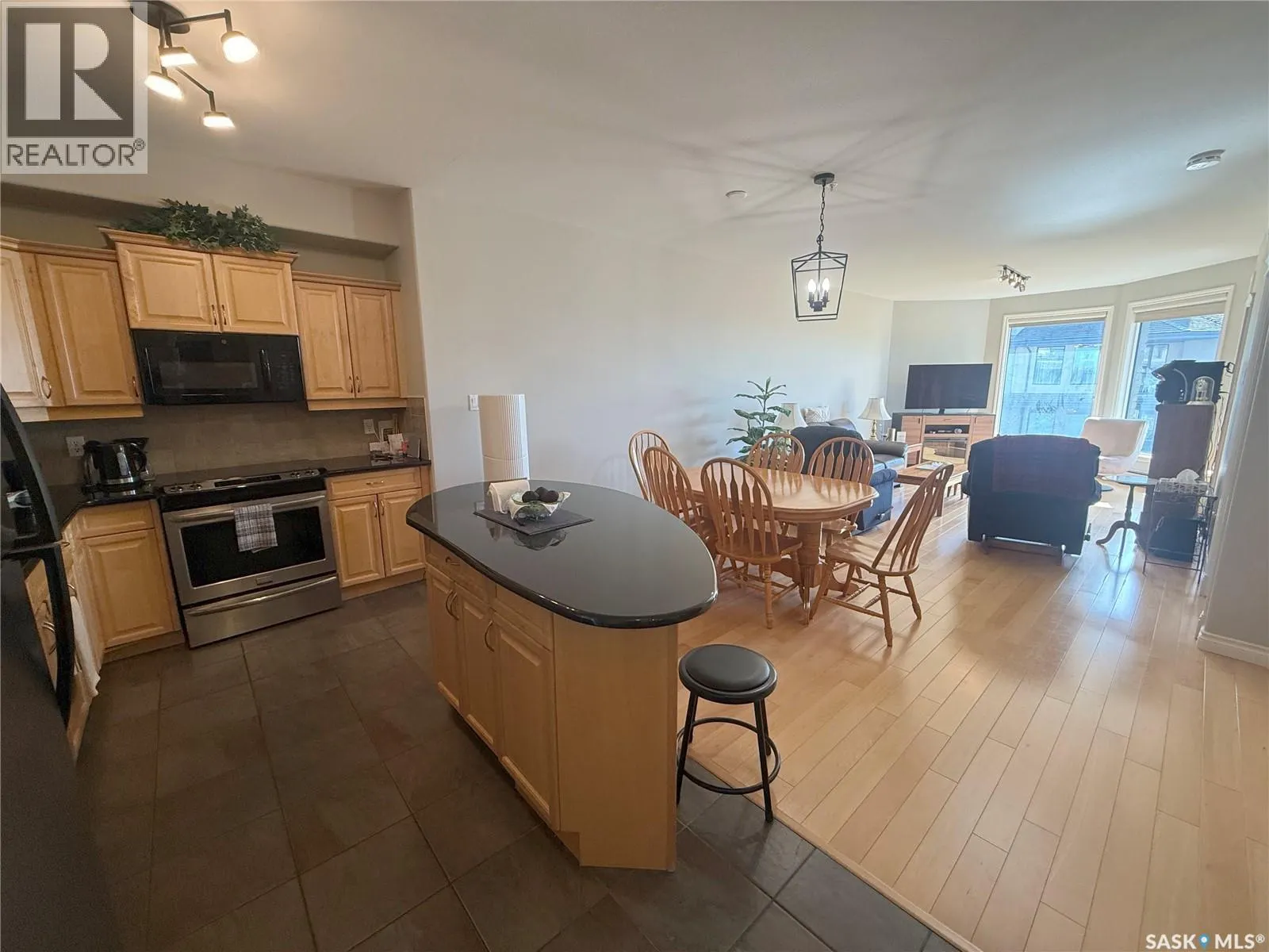 307 615 Saskatchewan CRESCENT W