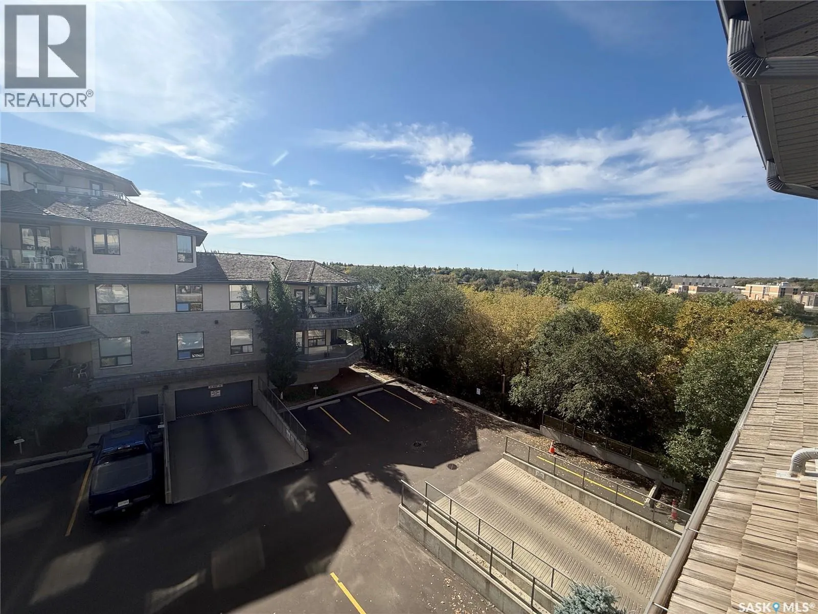 307 615 Saskatchewan CRESCENT W
